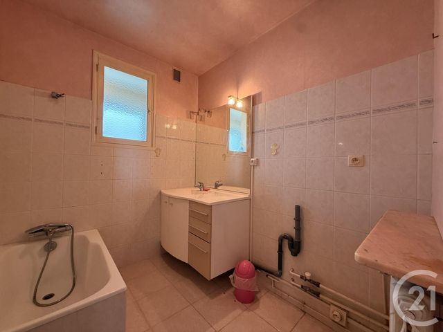 Appartement T4 à vendre - 4 pièces - 86.25 m2 - GUILHERAND GRANGES - 07 - RHONE-ALPES - Century 21 Alpimmo