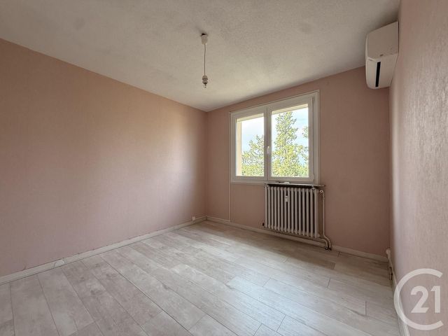 Appartement T4 à vendre - 4 pièces - 86.25 m2 - GUILHERAND GRANGES - 07 - RHONE-ALPES - Century 21 Alpimmo