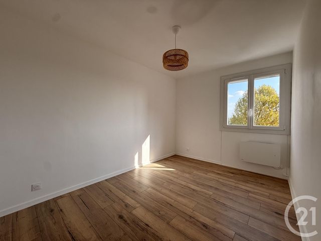 Appartement T4 à vendre - 4 pièces - 75.75 m2 - GUILHERAND GRANGES - 07 - RHONE-ALPES - Century 21 Alpimmo