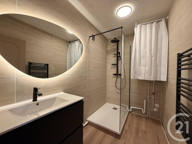 Appartement T4 à vendre - 4 pièces - 75.75 m2 - GUILHERAND GRANGES - 07 - RHONE-ALPES - Century 21 Alpimmo