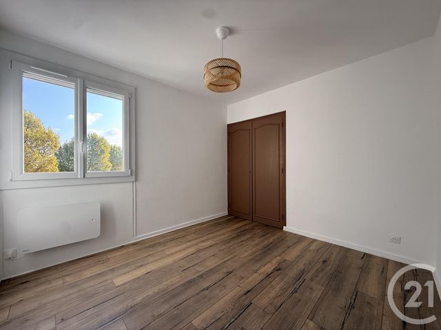 Appartement T4 à vendre - 4 pièces - 75.75 m2 - GUILHERAND GRANGES - 07 - RHONE-ALPES - Century 21 Alpimmo