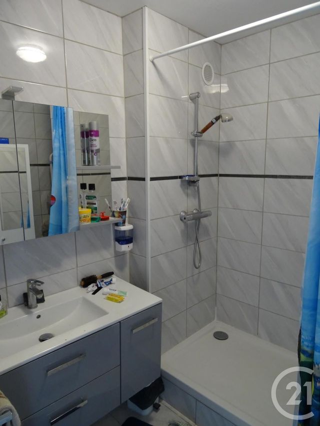 Appartement T3 à vendre - 3 pièces - 76.73 m2 - VALENCE - 26 - RHONE-ALPES - Century 21 Alpimmo Appartement T3 à vendre - 3 pièces - 76.73 m2 - VALENCE - 26 - RHONE-ALPES - Century 21 Alpimmo