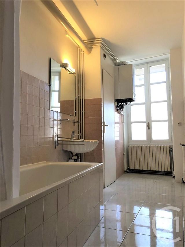Afficher la photo en grand Appartement F2 à louer - 2 pièces - 64.35 m2 - VALENCE - 26 - RHONE-ALPES - Century 21 Alpimmo